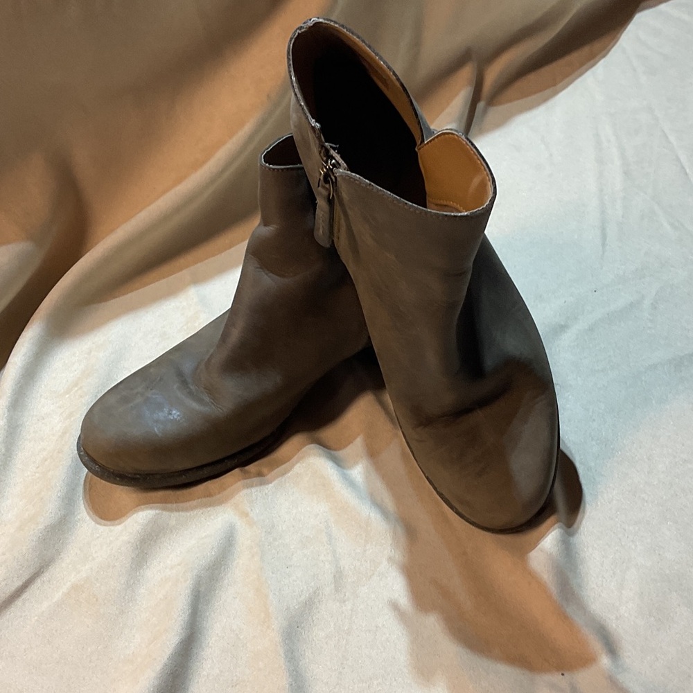 Clarks Women's Rich Brown Ankle Boots